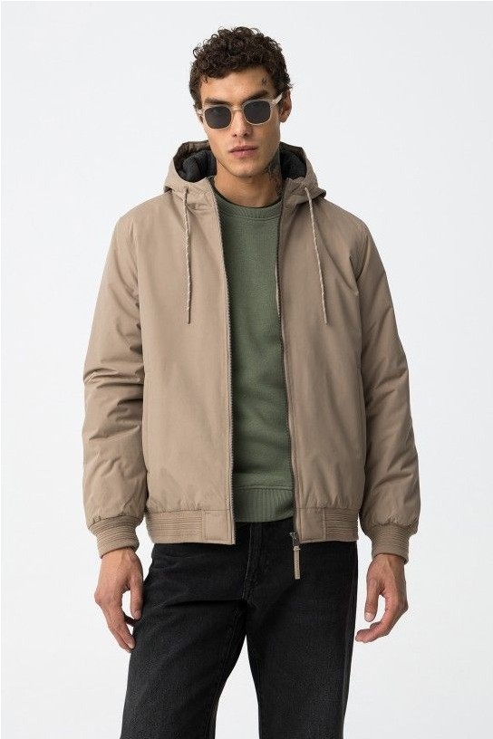 Cazadora con capucha BEIG Cazadora con capucha BEIG