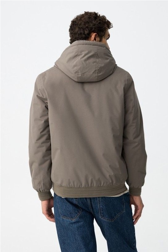 Cazadora con capucha KAKI 2